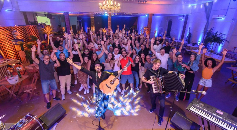 Eventos empresariais, com repertório diferenciado.